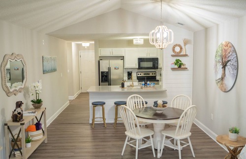 Northlake Condo | Relaxing Lake Hartwell Retreat with Pool and Breakfast Included