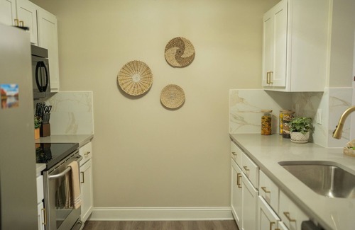 Northlake Condo | Relaxing Lake Hartwell Retreat with Pool and Breakfast Included