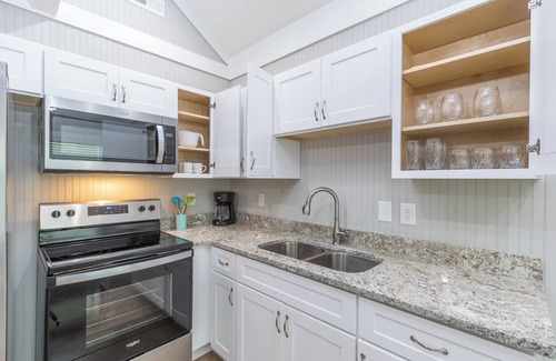 Townville Cabin | Tranquil Lake Hartwell Cabins near Clemson with Spa & Breakfast