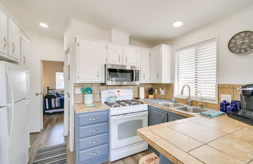 Lake Havasu City Cottage | Lake Havasu Cottage: Breathtaking Mountain Views & Beach Access