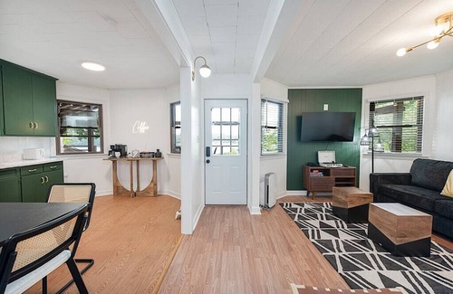 Hickory House | Explore Lake Hickory Trio: 2BR Green Unit with Breakfast