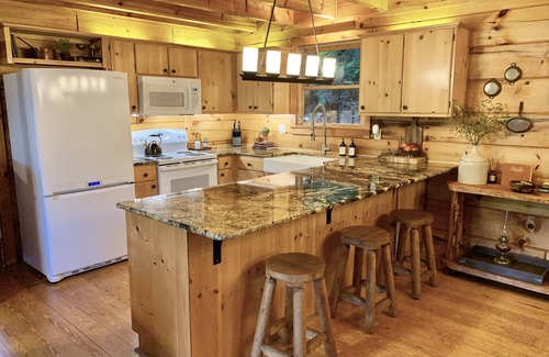 Hidden Lake Cabin | Idyllic Lake Hideaway 2: Private Dock & Scenic Views