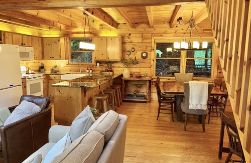 Hidden Lake Cabin | Idyllic Lake Hideaway 2: Private Dock & Scenic Views