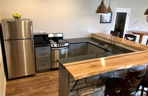 Audubon House | Guest Rated: Lake Home Suite with Breakfast & Kitchen