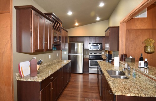 Camdenton House | Lake Home Near HaHa Tonka State Park with Free Kayaking