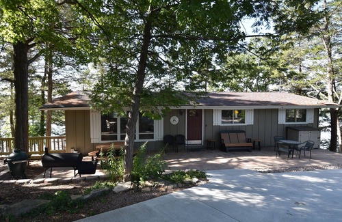 Camdenton House | Lake Home Near HaHa Tonka State Park with Free Kayaking