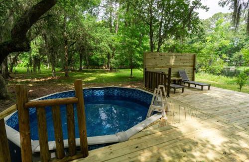 Fleming House | Idyllic Lake Home with Ocean Views Near Downtown Savannah
