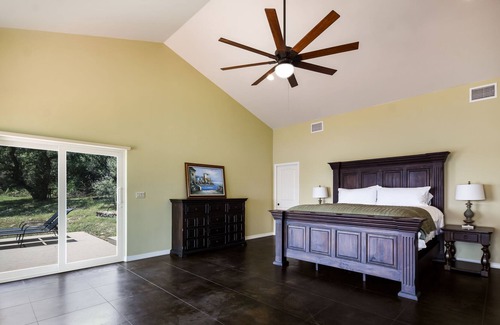 Burnet House | Tranquil Lake Buchanan Home with Ocean View & Family-Friendly