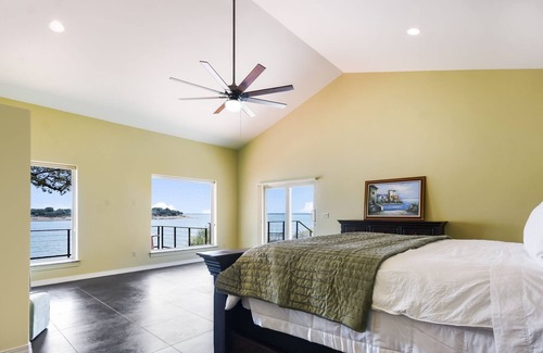 Burnet House | Tranquil Lake Buchanan Home with Ocean View & Family-Friendly
