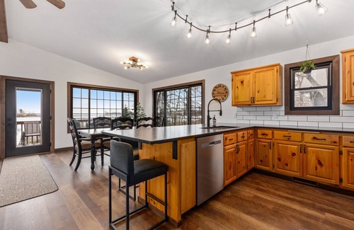 Breezy Point Cabin | Idyllic Lake Home on Pelican: Steps to Fun & Amenities!