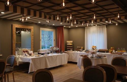 Pisogne Hotel | Scenic Lake Hotel La Pieve - 4-Star with Oceanfront Spa