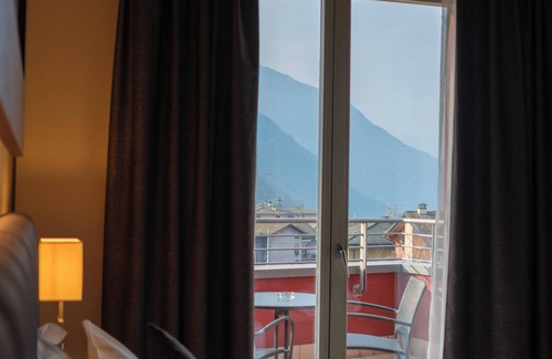 Pisogne Hotel | Discover Lake Hotel La Pieve: 4-Star Guest Favorite with Spa