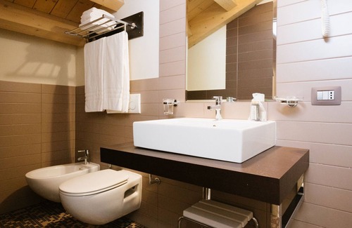 Pisogne Hotel | Discover Lake Hotel La Pieve: 4-Star Guest Favorite with Spa