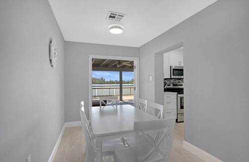 Davie Villa | Experience Lake House 1: Family-Friendly Getaway in Davie