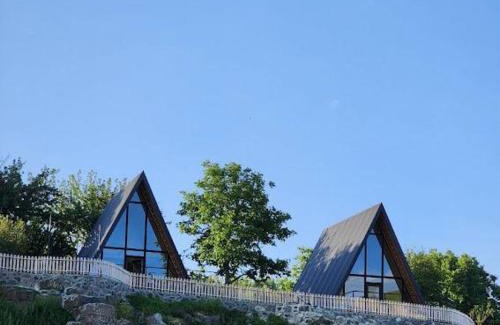Armenia Apartment | Lake House A Frame: Pet Friendly Retreat with Hot Tub