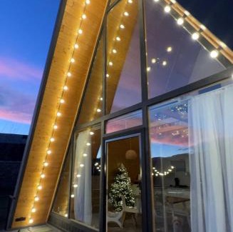 Armenia Apartment | Lake House A Frame: Pet Friendly Retreat with Hot Tub