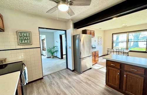 Lakeview House | Idyllic Lake House Cottage with Scenic Views & Family-Friendly