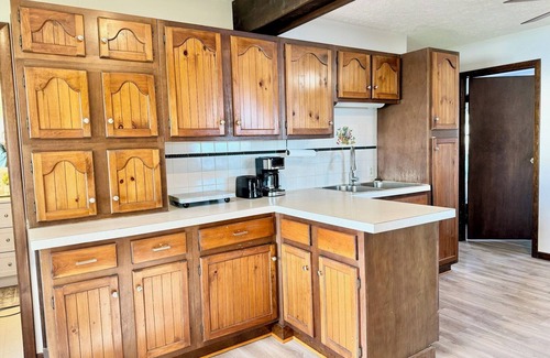 Lakeview House | Idyllic Lake House Cottage with Scenic Views & Family-Friendly