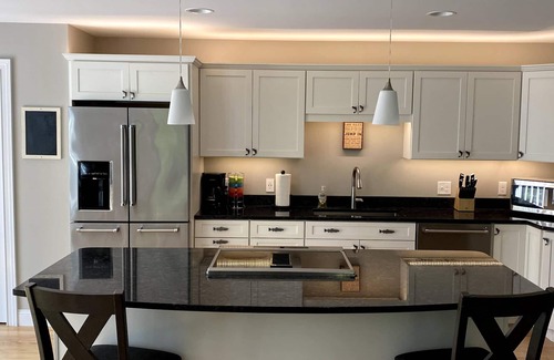 Shapleigh House | Indulge in Lake House Elegance on Mousam Lake