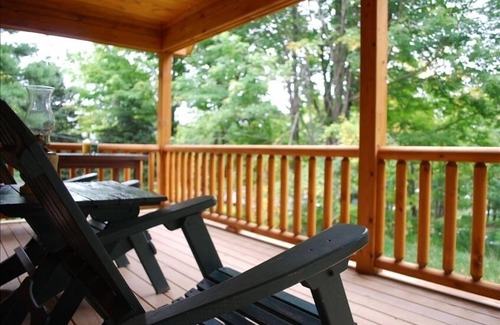 Poyntelle Cabin | Stunning Lake House Near Elk Mountain with Ocean Views