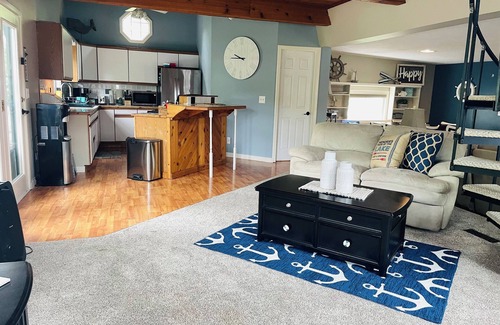 Lakeview House | Idyllic Lake House with Kitchen & Child-Friendly Features