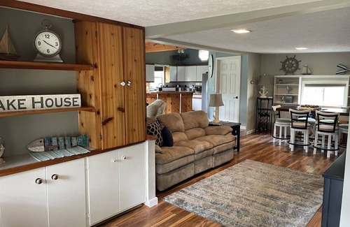 Lakeview House | Idyllic Lake House with Kitchen & Child-Friendly Features