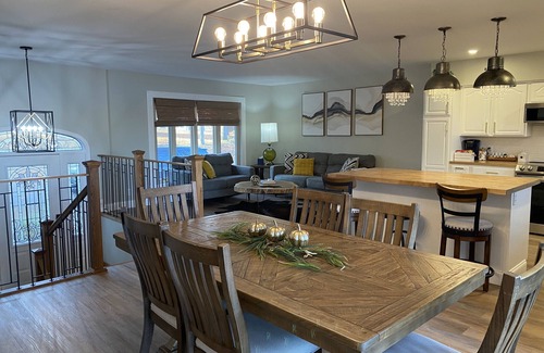 Paris House | Lake House Retreat: Family-Friendly Getaway with Spa & Lake Views