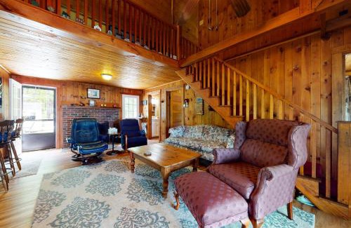 The Bays House | Lake House Retreat: Oceanfront Getaway with Private Beach