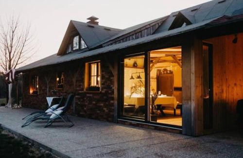 Celje House | Relaxing Lake House Retreat with Ocean View and Pool