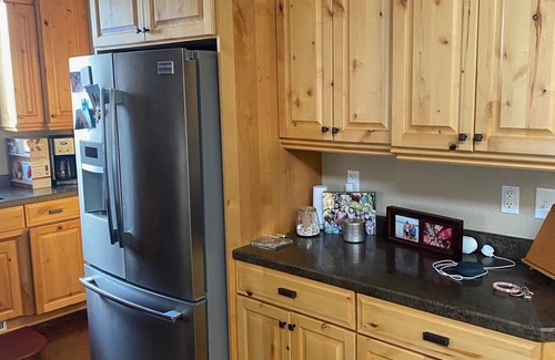 McLean County Cabin | Elegant Lake House for Memorable Celebrations & Relaxation