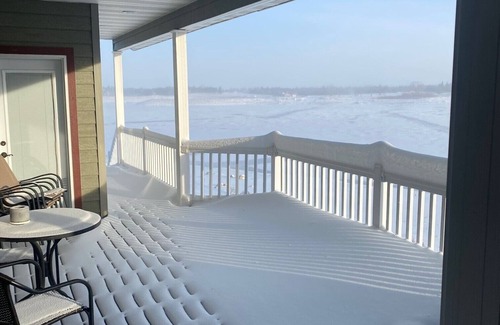 McLean County Cabin | Elegant Lake House for Memorable Celebrations & Relaxation