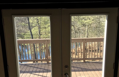 Hedgesville House | Relaxing Lake House with Pool and King Bed - Pets Welcome!