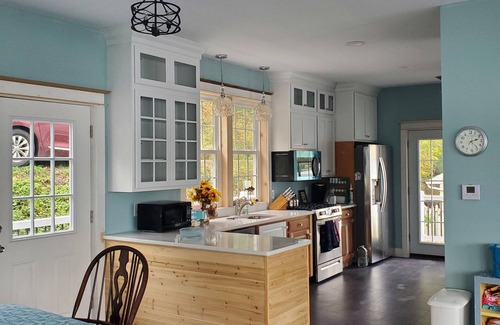 Cuba Cottage | Spacious Lake House with Scenic Views and Child-Friendly Amenities