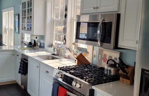 Cuba Cottage | Spacious Lake House with Scenic Views and Child-Friendly Amenities