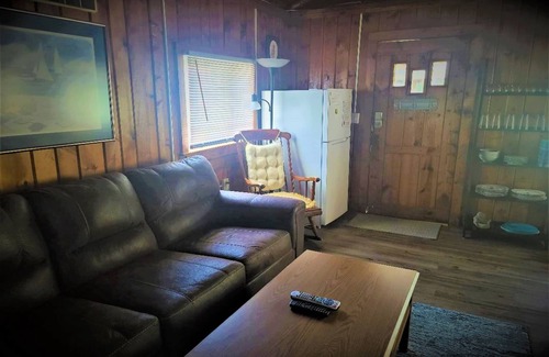 Oscoda Ski Chalet | Cozy Lake Huron Cabin with Breakfast & Child-Friendly Amenities