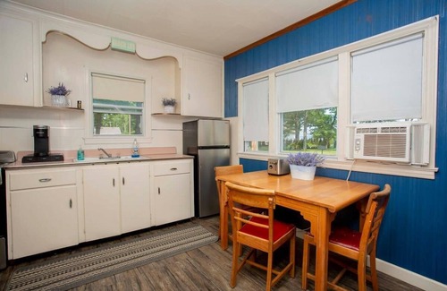 Greenbush Cabin | Beautiful Lake Huron Cottage with Scenic Views & Breakfast