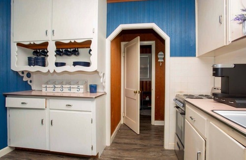 Greenbush Cabin | Beautiful Lake Huron Cottage with Scenic Views & Breakfast