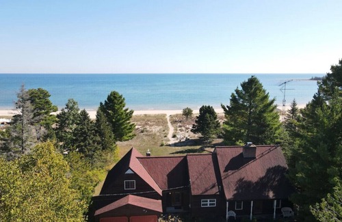 Alpena House | Lake Huron|Private Sandy Beach|Explore a Shipwreck