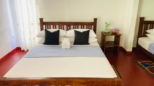 Weerawila House | Discover Great Lake Villa: Pet-Friendly & Family-Ready Stay