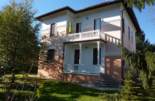 Castelletto Sopra Ticino House | Relaxing Lake Maggiore Holiday Home with Pool & Spa