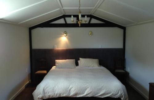 Karapiro Cabin | Experience Lake Karapiro Lodge: 5-Star Retreat with Pool