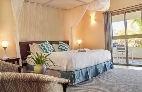 Siavonga Hotel | Relaxing Stay at Lake Kariba Inns with Pool & Restaurant