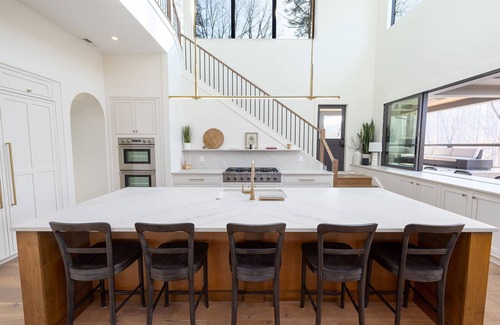 Six Mile House | Exclusive Lake Keowee House: Your Ideal Lakeside Escape