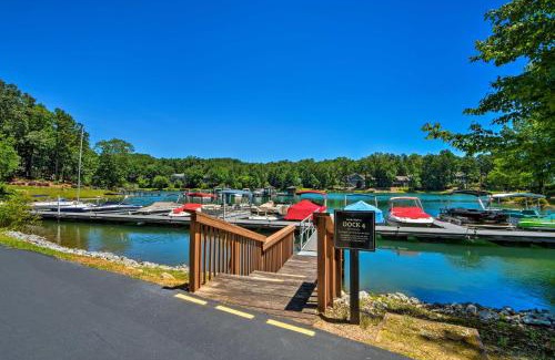 Salem Apartment | Relaxing Lake Keowee Resort Condo with Pool and Balcony