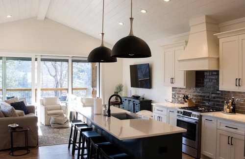 West Union House | Waterfront Retreat at Lake Keowee with Ocean Views & Kitchen