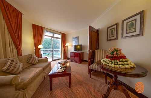 Gisenyi Hotel | Lake Kivu Serena Hotel: Family-Friendly Stay with Pool & Spa