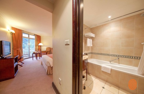 Gisenyi Hotel | Lake Kivu Serena Hotel: Family-Friendly Stay with Pool & Spa