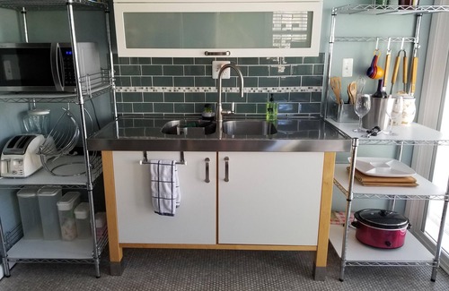 Fort Gratiot Cottage | Experience Lake Life: Cabin Comfort with Oceanfront Views