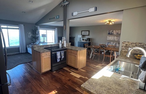 Maple Lake Cabin | Experience Lake Life with Pet-Friendly Amenities & Spa