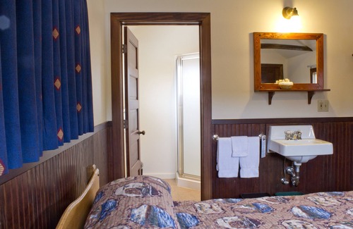Lake Hotel | Cozy Lake Lodge Cabins - Experience Nature Inside the Park